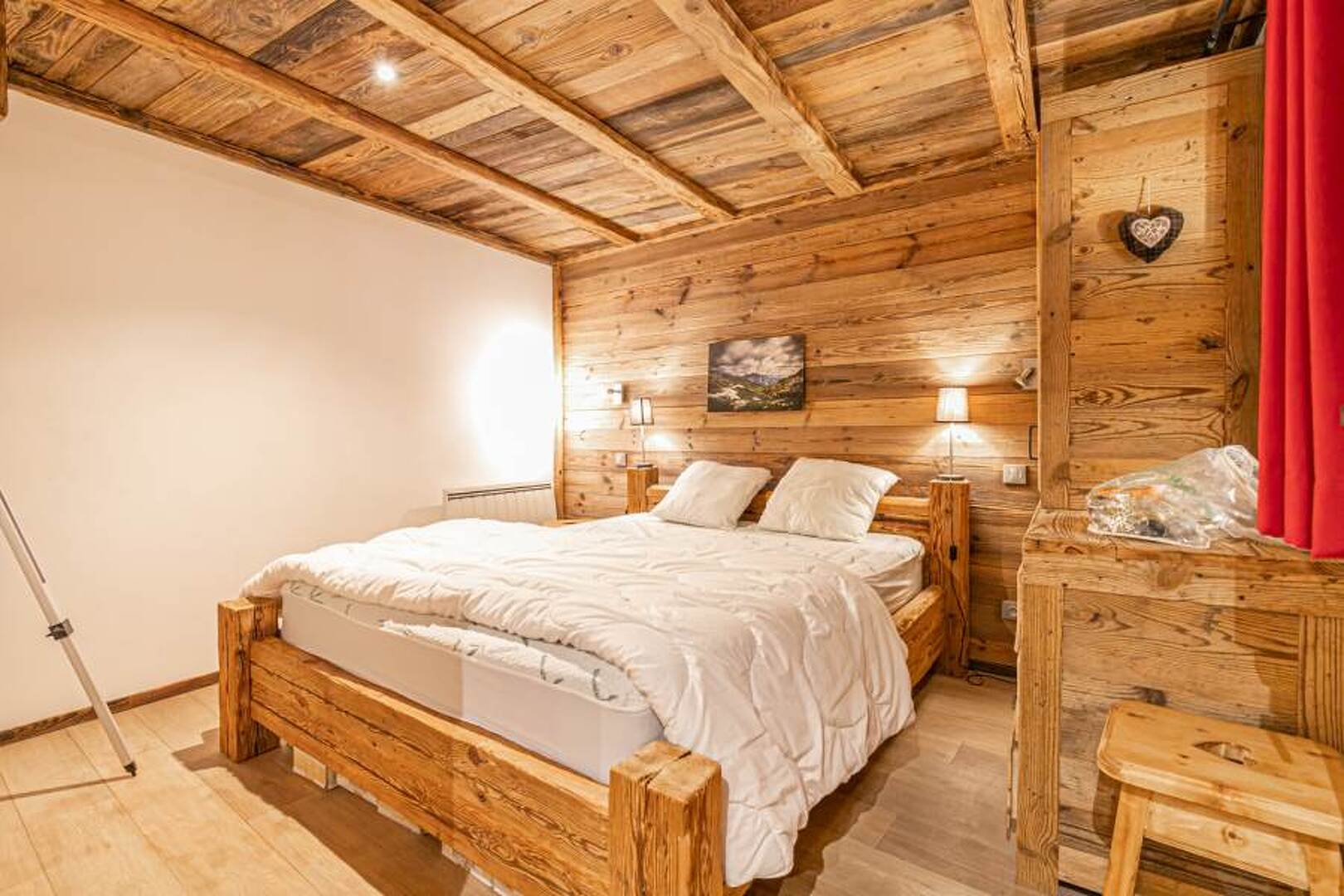Chambre principale Edelweiss en vieux bois